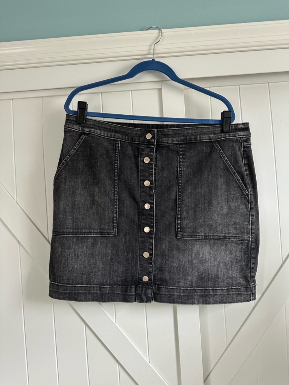 WHBM Dark Gray Denim Snap Front Mini Skirt Size 16 Stretch Utility